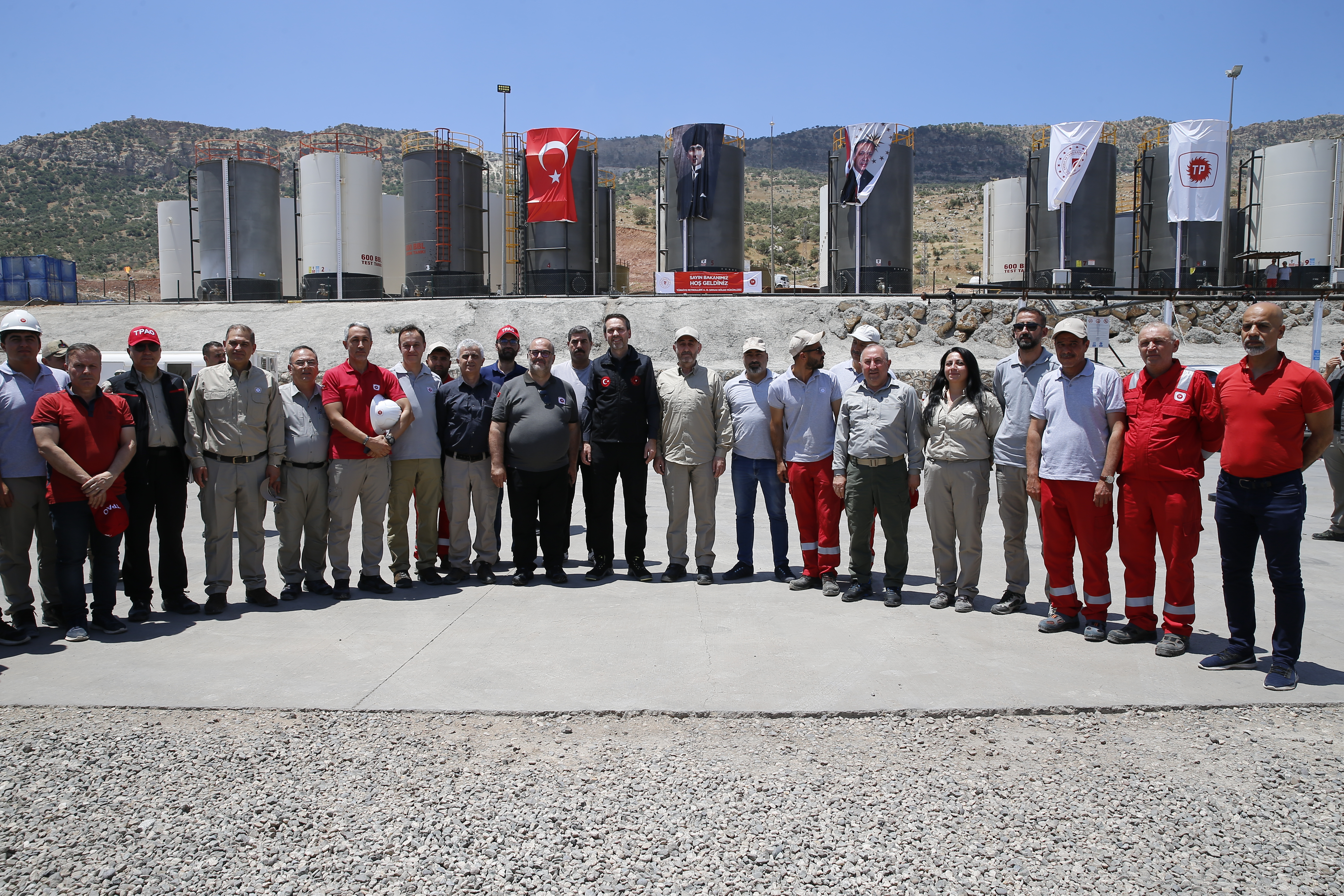 AA-20230624-31513954-31513952-ENERJI_VE_TABII_KAYNAKLAR_BAKANI_BAYRAKTAR_SIRNAKTA_PETROL_SAHALARINDA_INCELEMEDE_BULUNDU