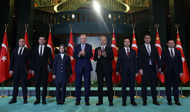 Yenişehir Kaymakamı Murat Beşikçi yılın idarecisi seçildi.