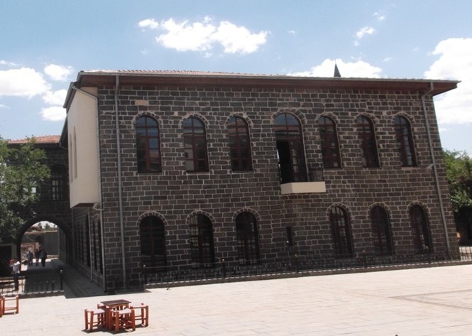 Diyarbakır’da tarihi bina bir asır sonra böyle değişti