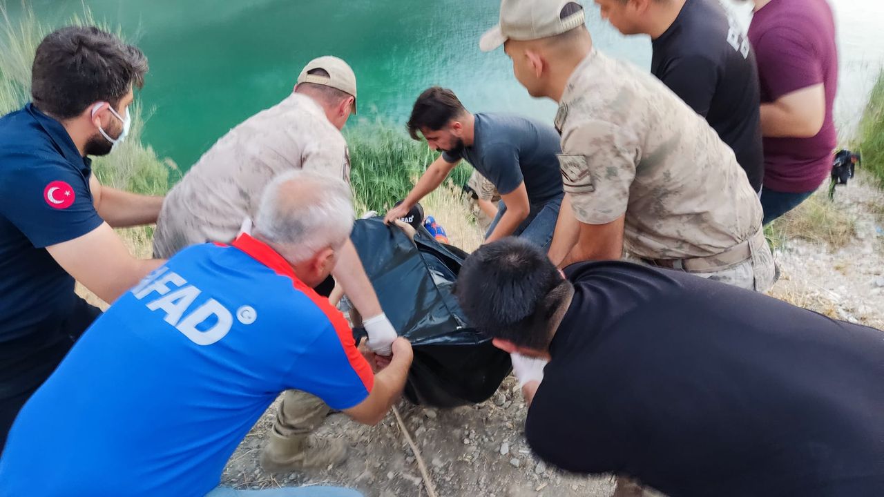 Serinlemek için Fırat Nehri'ne giren genç boğuldu