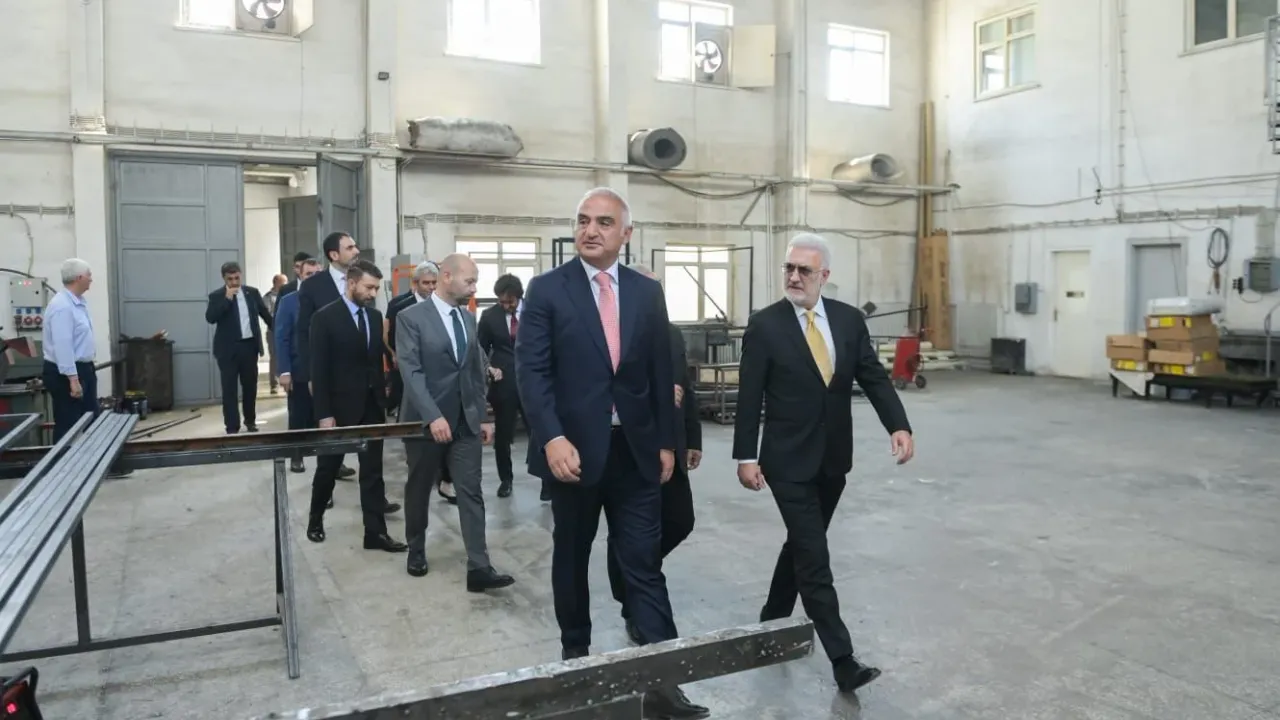 Kültür ve Turizm Bakanı Ersoy,  Karadağlı'yı ziyaret etti