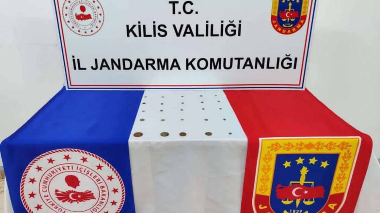 Kilis'te tarihi eser niteliğinde 25 sikke ele geçirildi