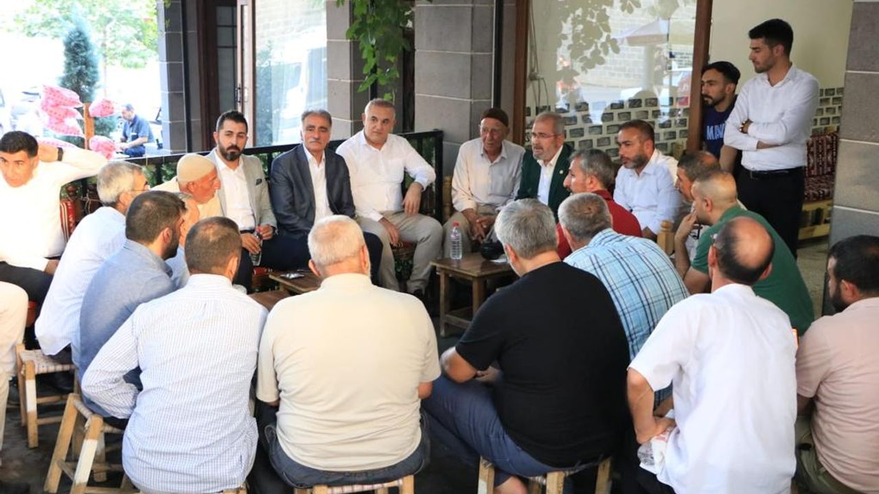 AK Partililer, Sur ilçesinde vatandaşı dinledi