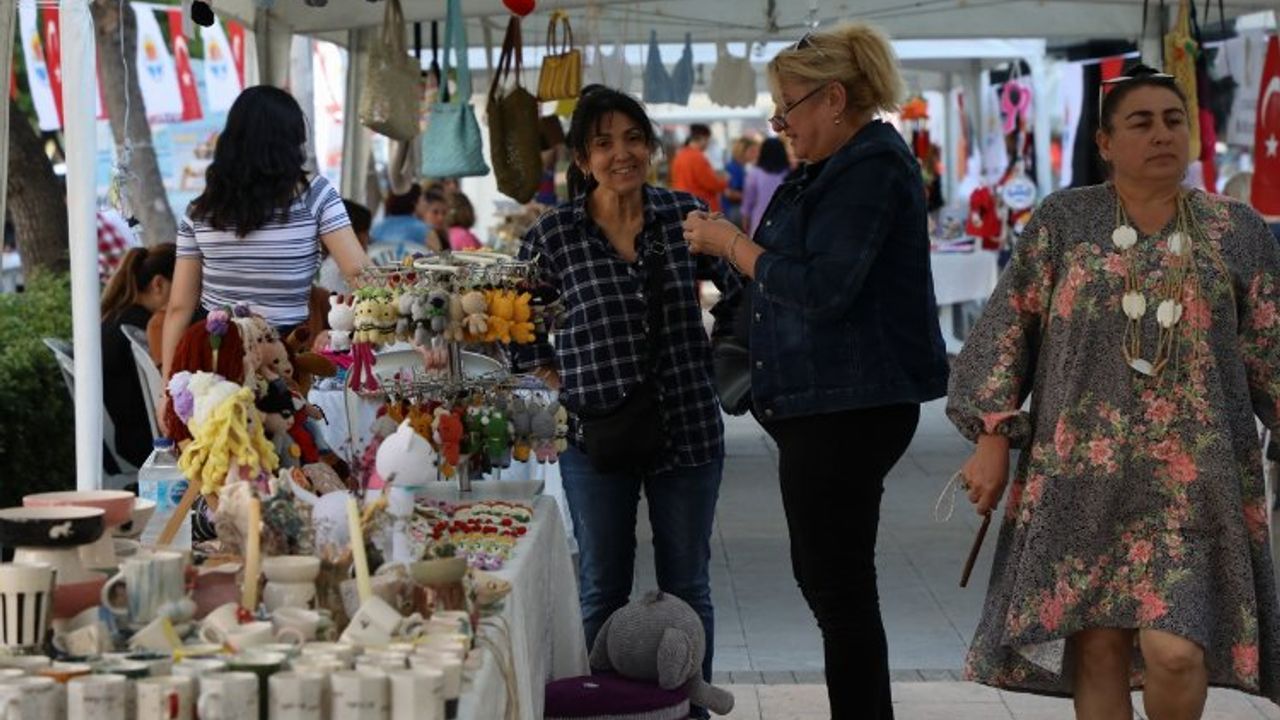Adana Kadın Emeği Pazarı’nda el emeği ürünler satışta