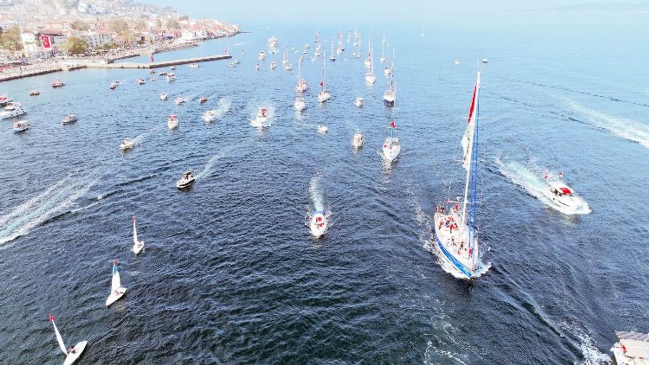 Bursa Mudanya'da Cumhuriyet coşkusu denize taştı