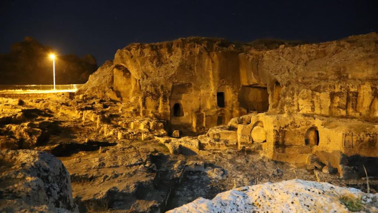 Diyarbakır'da tarihi mekan gece artık ışıl ışıl