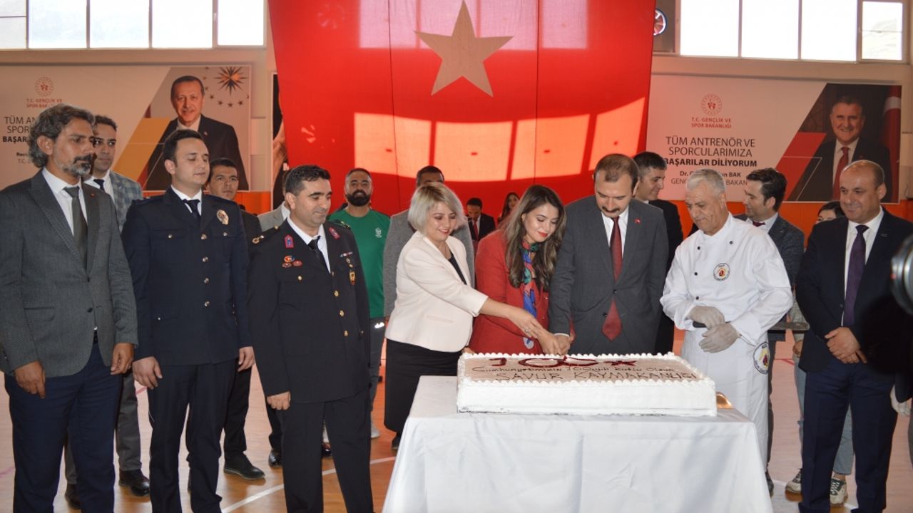 Savur'da 29 Ekim Cumhuriyet Bayramı kutlandı
