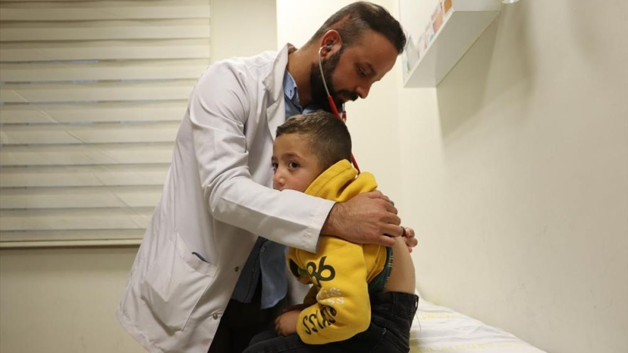 Siirt'te görevli Filistinli doktor, Gazze'deki ailesinin hayatından endişe duyuyor