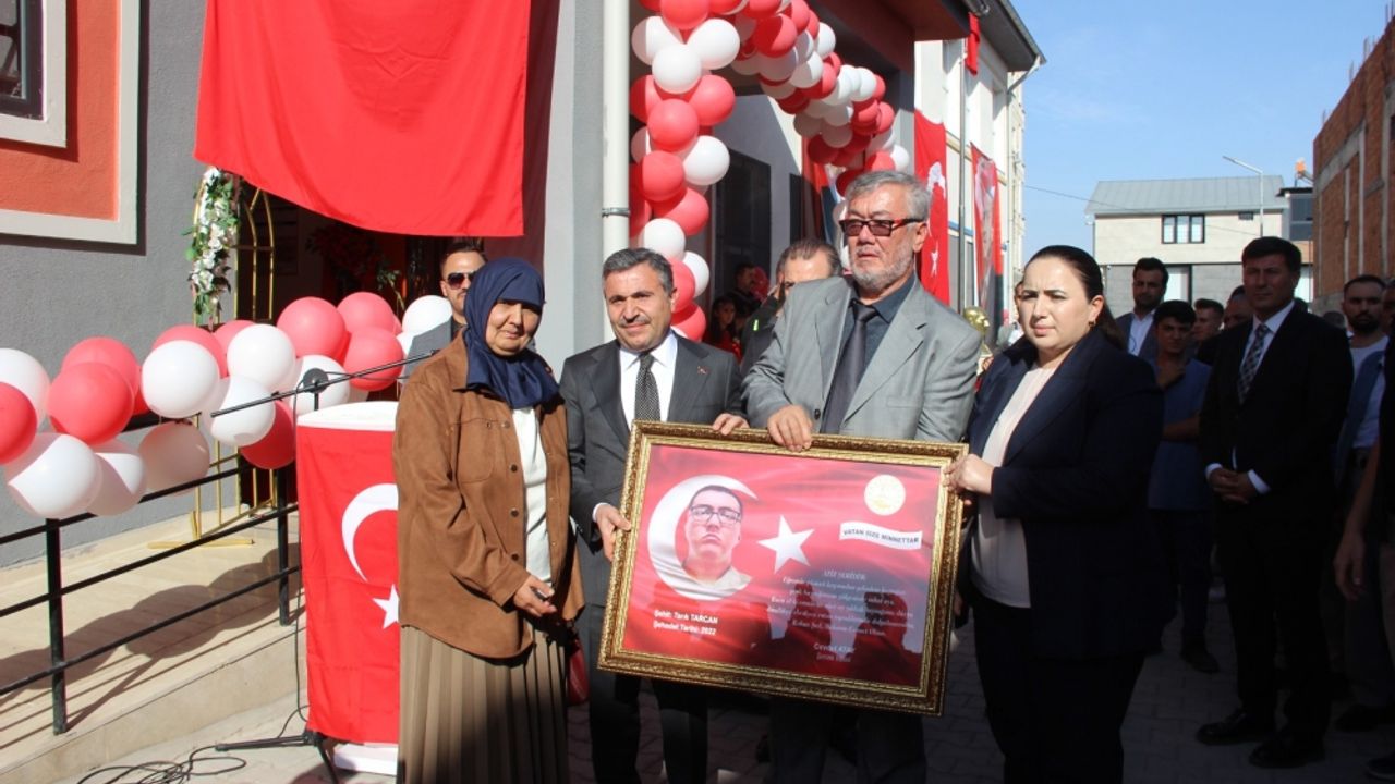 Şırnak'ta şehit olan asker Tarık Tarcan'ın adının yaşatılacağı okul doğum gününde açıldı