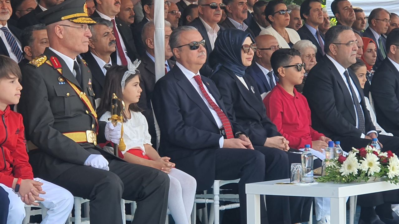 Diyarbakır'da Cumhuriyet Bayramı kutlandı