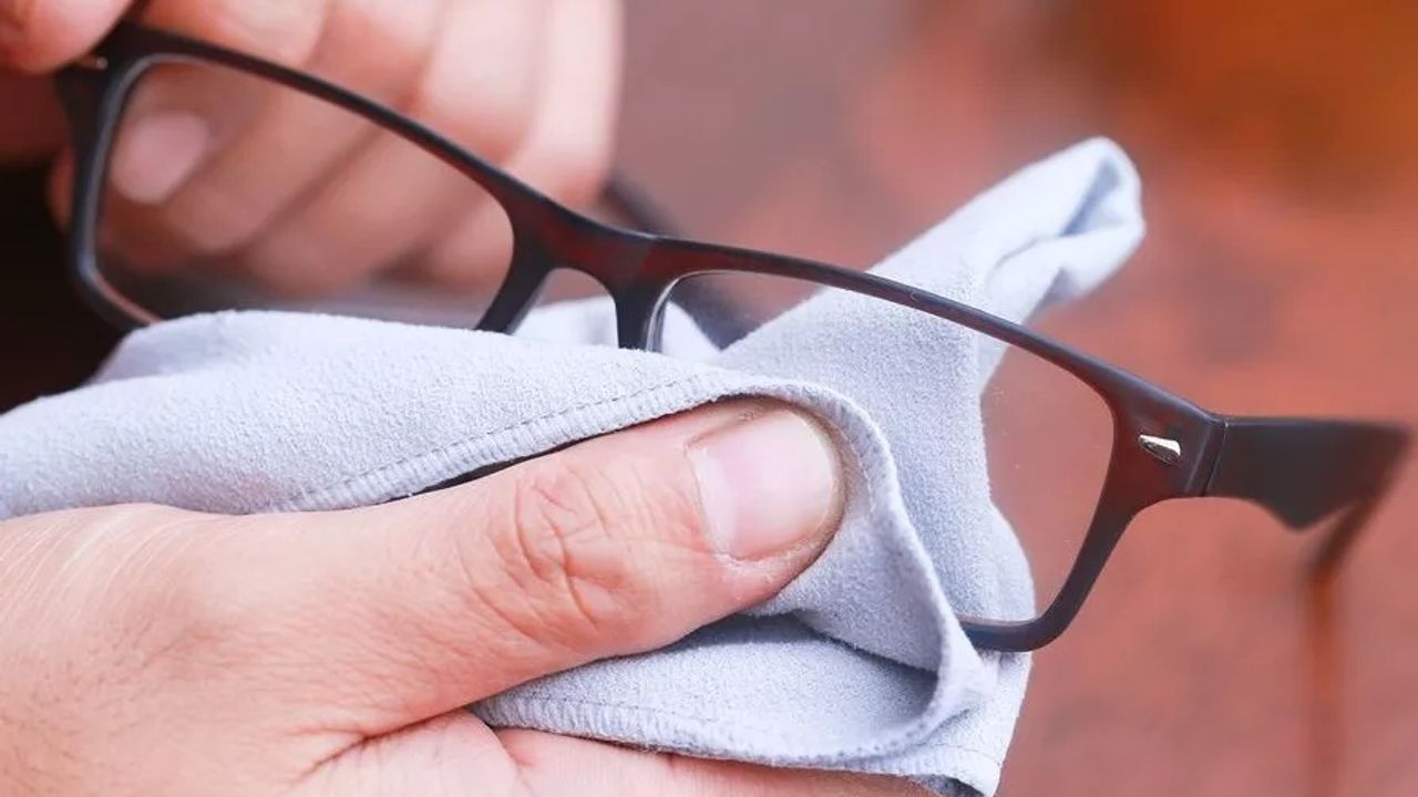Gözlük camlarınızı yenilemek için bu malzemeyi kullanın!