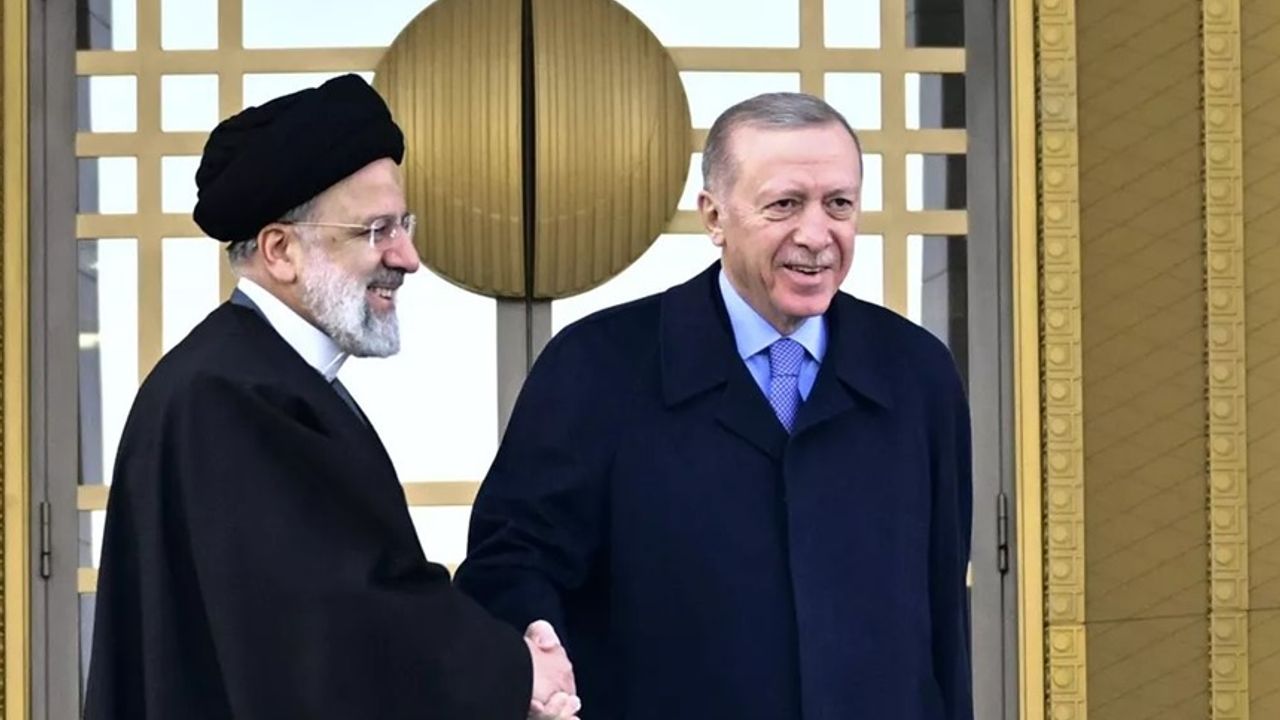 Erdoğan Reisi'yi resmi törenle karşıladı