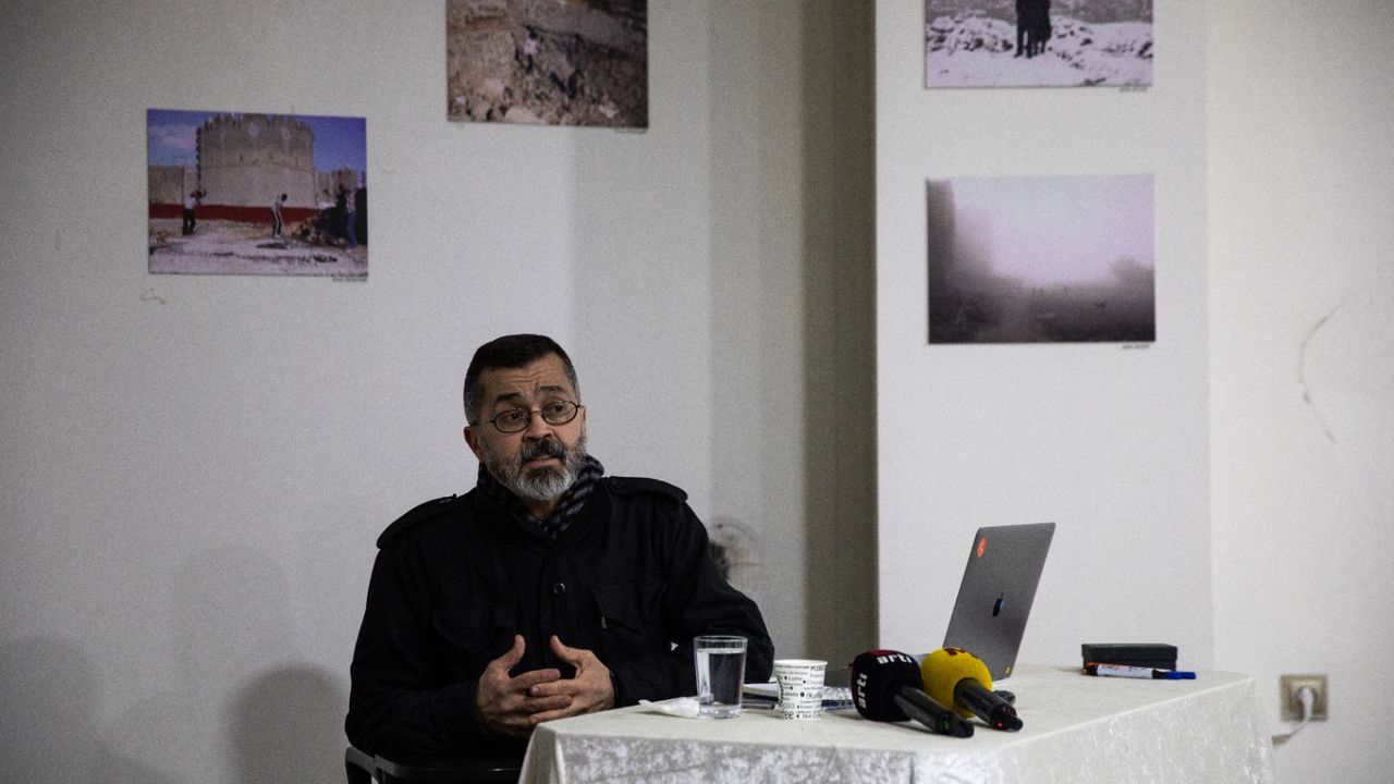 "Êzîdxan" yazarı Diyarbakır'da imza gününe katıldı