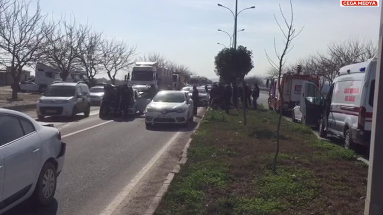 Urfa'da 5 aracın karıştığı kazada 11 kişi yaralandı