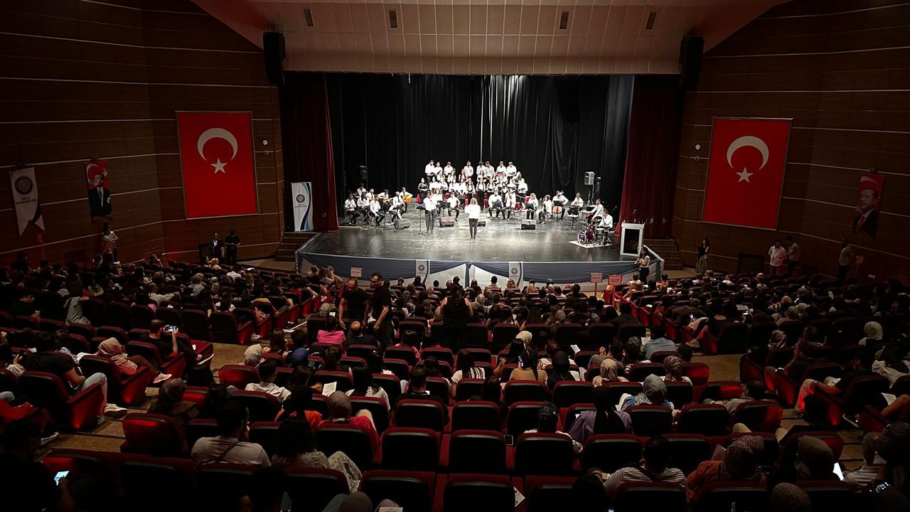 Dicle Üniversitesi yılsonu konseri büyüledi