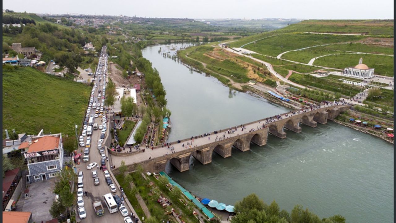 Diyarbakır'ın gözde yerinde ruhsatsız oldukları tespit edildi