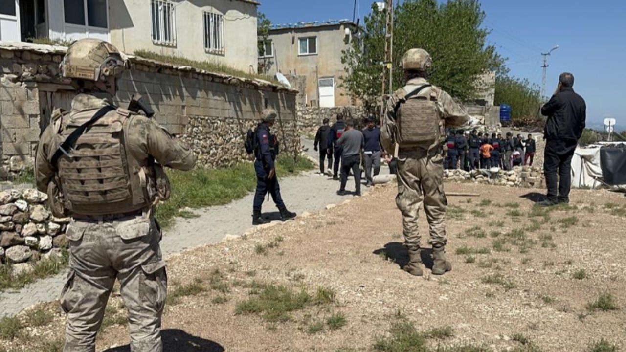 Köyde aileler birbirine girdi: 5 yaralı, 15 gözaltı
