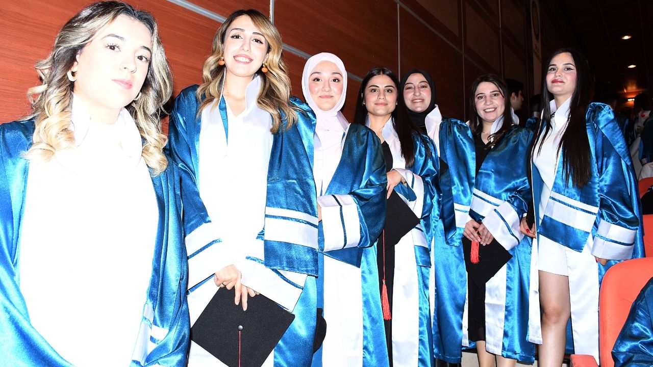 Diyarbakır'da gençler gökyüzüne uğurlandı