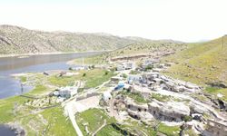 Hasankeyf’te 1000 yıllık köyü sular altında kalıyor diye gösterdiler