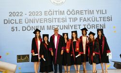 Dicle Üniversitesi'nde mezuniyet sevinci