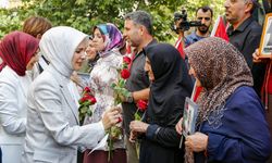 Aile ve Sosyal Hizmetler Bakanı Göktaş, Diyarbakır annelerini ziyaret etti: