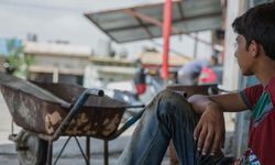 Dünyada her 10 çocuktan biri çalışıyor
