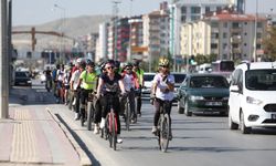 VAN -  Bisiklet grubu üyeleri, trafik kazasında ölen hemşire için saygı duruşunda bulundu