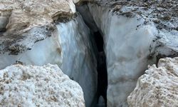 Hakkari'de buzulun kırılmasıyla 4 kişi çukura düştü