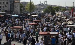 Türkiye'deki kadın ve erkekler dünyaya göre uzun ömürlü