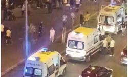 Diyarbakır'da oyuncakçı dükkanından çıkan aileye otomobil  çarptı