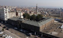 Diyarbakır'da adı Hüsrevpaşa olan han hangisi ?