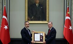 Dışişleri Bakanı Hakan Fidan'a "Devlet Üstün Hizmet Madalyası"