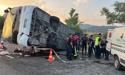 Kamyonun çarptığı otobüsteki 6 kişi öldü, 43 kişi yaralandı