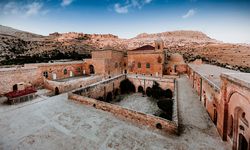 Çalışma Bakanı Işıkhan, Deyrulzafaran Manastırı'nda