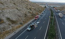 Trafik kazası 5 can aldı, 17 yaralı var