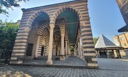 Diyarbakır'daki Behrampaşa Camisi ibadete kapatıldı
