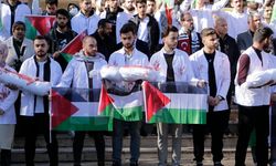 Diyarbakır’da tıp öğrencilerinden İsrail’e kefenli protesto