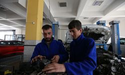 "Liseli oto tamircileri" yılda yaklaşık 2 milyon lira gelir elde ediyor