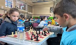 100 öğrenciyle  satranç turnuvası