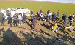 Diyarbakır’da minibüs şarampole devrildi: 4’ü ağır 16 yaralı