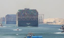 Süveyş Kanalı’ndan gemi geçişleri yüzde 30 azaldı