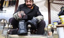Diyarbakır’da 46 yıldır ayakkabı boyuyor