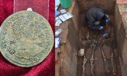 Tarlayı sürerken, Roma dönemine ait 2 mezar buldu