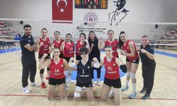 Kadın Voleybol Takımı Play-Off‘a galibiyetle başladı