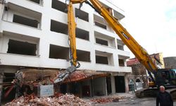 Diyarbakır'da ağırlı hasarlı binaların yüzde 80'inin yıkımı tamamlandı
