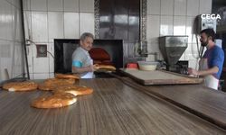 50 yıldır ekmeğini fırından çıkarıyor