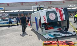 Otomobil ile ambulans çarpıştı: 6 yaralı