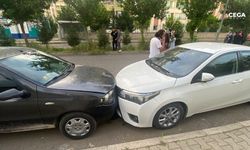 Diyarbakır’da çocuk sürücüler 4 otomobile çarptı