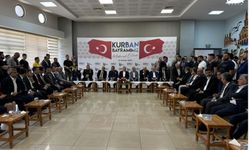 Emekliliğe ayrılan Diyarbakır Valisi vatandaşla vedalaştı