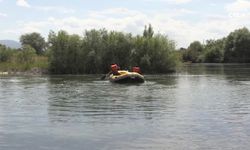 Murat Nehri'ne giren genç kayboldu